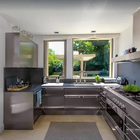 Contemporary Luxury In סן טרופז
