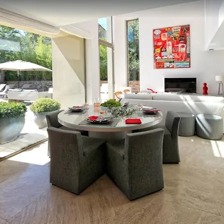 Contemporary Luxury In Tatil Evi