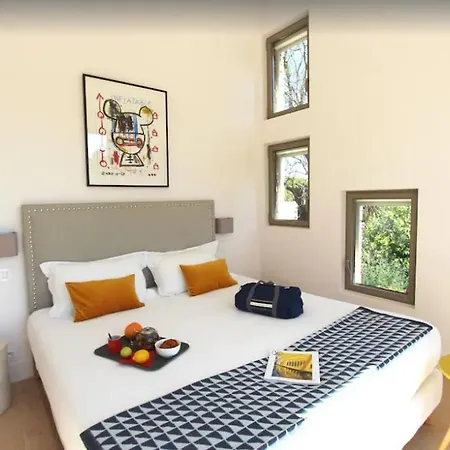 Contemporary Luxury In Tatil Evi Saint-Tropez