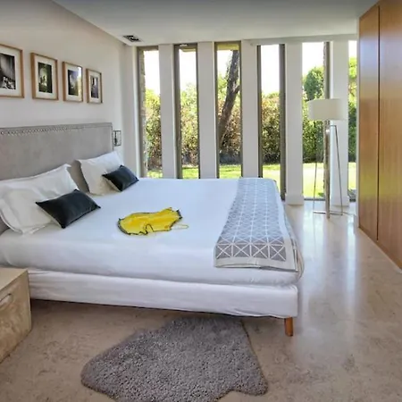 Contemporary Luxury In Tatil Evi Saint-Tropez